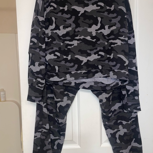 Matching set - Picture 2 of 2